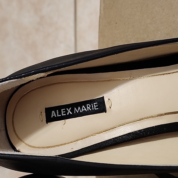 Black Alex Marie 8.5 med 3in heel - Picture 2 of 7